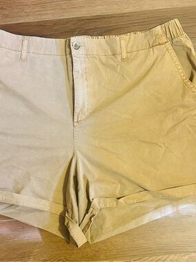 Old Navy Beige Elastic-Waist Shorts 3XL